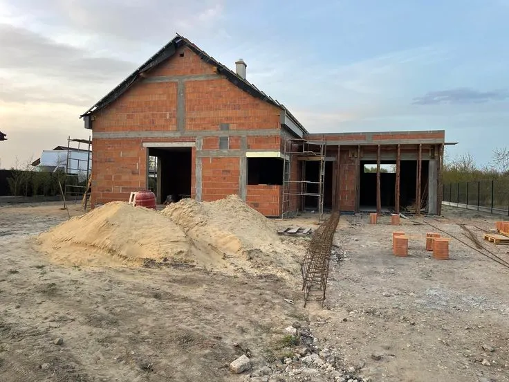 dom przed projektem kostki brukowej